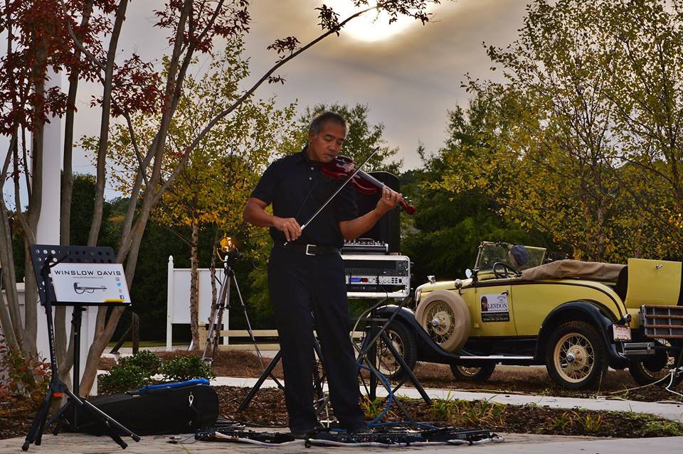 Master-Violinest-Winslow-Davis-Lends-his-magical-touch-to-a-perfect-Preview-Party-evening-and-to-a-partial-solar-eclipse